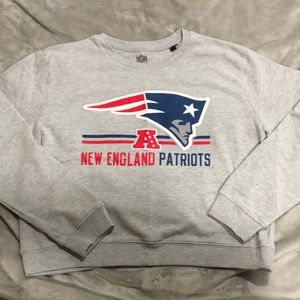 NWOT Women’s Crop Patriots Sweatshirt Size Large